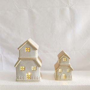 Lanterne de Noël en céramique blanche en forme de <span class=keywords><strong>maison</strong></span>, peinte à la main, éclairée par LED, pour la décoration de la <span class=keywords><strong>maison</strong></span> - Product Image 2