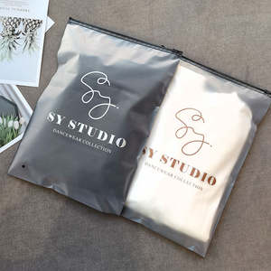 맞춤형 로고 재활용 재사용 가능한 젖빛 의류 지퍼락 배송 의류 포장 백 비닐 봉투 지퍼 폴리 - Product Image 3