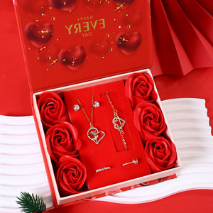 HBC 2026 Set de Joyería de Lujo <span class=keywords><strong>para</strong></span> Mujer - Reloj de Acero Inoxidable Chapado en Oro Rosa Hecho a Mano y Personalizado + Collar con Corazón en <span class=keywords><strong>Caja</strong></span> con Rosa Preservada - Product Image 6
