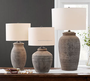 Lampe de chevet à base en céramique avec abat-jour en lin crème - Product Image 4