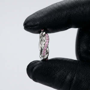 Anillo de Platino con Diamantes Modernos para Mujer, con Acabado Lujoso y Engaste de Piedras Brillantes, Ideal para Regalo de Joyería Nupcial - Product Image 3