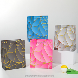 Túi giấy mẫu rắn có thể tùy chỉnh hàng đầu Thiết kế bán hàng đơn giản để sử dụng hàng ngày-để mua sắm quần áo ngay lập tức - Product Image 1