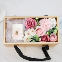 Großhandel günstigen Preis Seife Rose Blumen mit Dekoration von Duft Kerze Seife Rosen Blume in Geschenk box