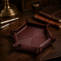 Plateau à dés hexagonal de luxe en cuir PU, support créatif pour dés, plateau de rangement portable pour jeux de table
