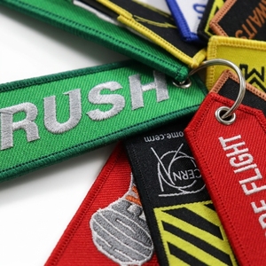 Porte-clés personnalisé en tissu tissé avec logo brodé, étiquette rectangulaire en alliage de zinc pour avion, moto, souvenir promotionnel - Product Image 2