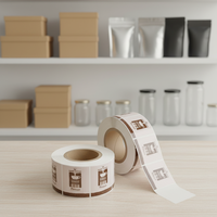Autocollants en vinyle imperméables durables et écologiques pour l'emballage des bouteilles - Formes personnalisables, estampage à chaud, étiquette offset