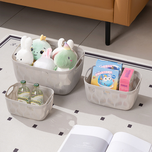Petit panier à motif de pompon personnalisé panier de rangement en plastique pour articles divers - Product Image 6