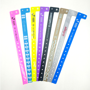Personalized Logo Color Soft Waterproof PVC Wrist Bands for Events L Shaped Vinyl Wristband