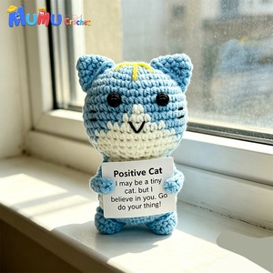 Muñeco de Ganchillo de Gatito Positivo para Apoyo Emocional con Tarjeta, Hecho a Mano de Algodón Leche, Compañero de Escritorio, Regalo Personalizado, Venta al por Mayor, OEM, ODM - Product Image 3