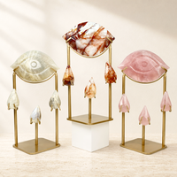 Vente en gros de nouveaux modèles d'œil d'Horus en cristal naturel sculpté, artisanat en cristal avec support métallique pour la décoration et les cadeaux