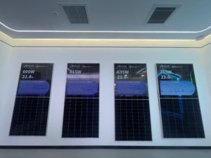 Paneles Solares Bifaciales Tipo N JA 700W 710W 715W para Sistemas <span class=keywords><strong>de</strong></span> Energía Solar - Product Image 2