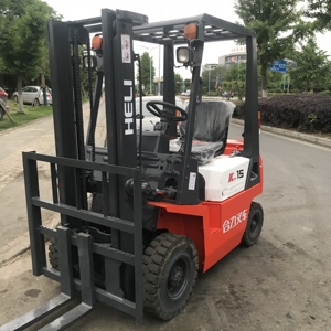 Montacargas Diésel Usado HELI K15, 3 Toneladas, Tracción 4x4, Mástil de Dos Etapas, 2 Años de Garantía, Listo para la Venta - Product Image 5