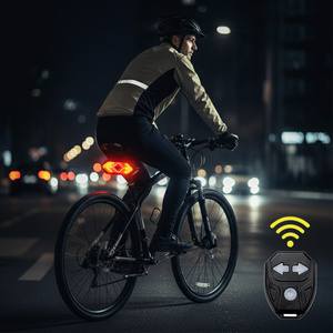 Feu arrière de vélo à 5 modes clignotants avec klaxon 120 dB pour jours de brouillard, cyclisme nocturne et trottinettes - Product Image 1