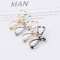 Broche stéthoscope minimaliste en métal disponible en quatre couleurs, accessoires pour vêtements, prix de gros disponible