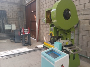 Línea de Producción de Lamas para Puertas Enrollables Europe Cortinas & <span class=keywords><strong>Tiran</strong></span> Plana, Dos Perfiles, Acero Galvanizado Perforado, Línea de Punzonado de 25T - Product Image 3