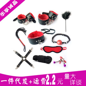 Kit de Bondage de Felpa Rojo y Negro de 10 Piezas, Juguetes Eróticos para Adultos, Parejas, Dominación Apasionada - Product Image 5