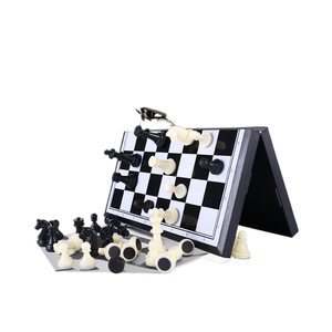 <span class=keywords><strong>Gioco</strong></span> di scacchiera magnetica in plastica ad alta quantità comodo Set di <span class=keywords><strong>scacchi</strong></span> magnetico pieghevole <span class=keywords><strong>per</strong></span> giochi da tavolo - Product Image 1
