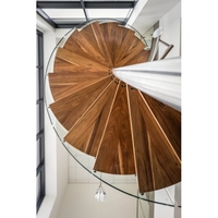 Escalier en colimaçon extérieur décoratif en fonte