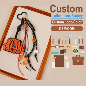 Breloque de sac créative en cuir PU double face en forme de citrouille, accessoire à thème Halloween, usine OEM/ODM sur mesure, pendentif tendance - Product Image 2
