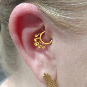 Anneau clicker sans soudure en acier inoxydable 316L avec breloques boule pendantes |   Bijoux de piercing pour le nez, le septum, l'hélix et le cartilage pour hommes et femmes - Product Image 6