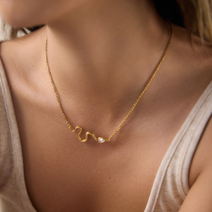 Collana J&D Jewelry Snake Wave in acciaio inossidabile placcato <span class=keywords><strong>oro</strong></span> 18 carati con pendente a goccia in zirconia per donna, impermeabile, regalo minimalista. - Product Image 2