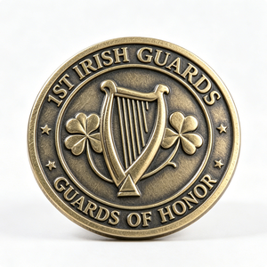 Medalla de las 1ª Guardias Irlandesas, de latón chapado en oro, circular, grabada en relieve, con temática musical, artículo de colección artístico. - Product Image 1
