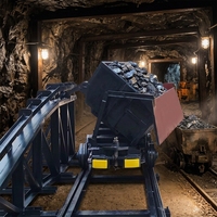 Chariot minier hydraulique à benne latérale de type rail pour les opérations minières souterraines