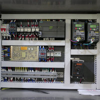 Machine rotative à tête unique pour grands fûts d'huile 1L-10L Placement manuel du couvercle Capsulage automatique Une unité pour les emballages en verre de remplissage de gel