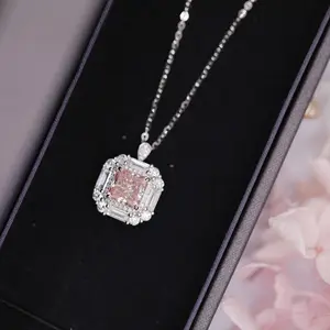 Anello di diamanti da laboratorio rosa chiaro con taglio radiante da 1,5 ct in oro 18 carati certificato GIA/IGI