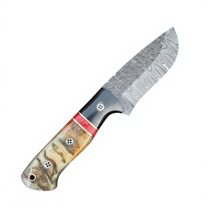 Cuchillo de Caza Hecho a Mano de Acero de Damasco de Grado Industrial con Mango de Cuerno de Carnero y Funda de Cuero para Acampar al Aire Libre - Product Image 1