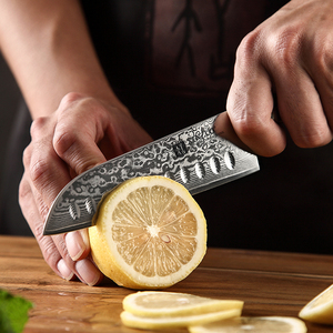 <span class=keywords><strong>Couteau</strong></span> <span class=keywords><strong>Santoku</strong></span> de cuisine professionnel XINZUO de 5 pouces, 67 couches, acier Damas 10Cr, avec manche en bois de rose - Product Image 4