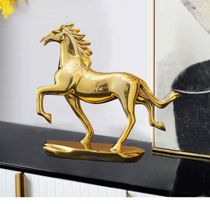 Vente en gros de figurine de <span class=keywords><strong>cheval</strong></span> en résine galvanisée finition métallisée-Sculpture de décoration de table de salon et de bureau moderne et tendance - Product Image 4