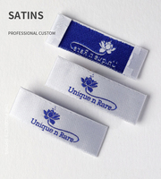 Étiquettes de vêtements en satin tissé avec bord découpé au laser, pliées en rouleau, lavables, options de logo/taille/forme personnalisées pour vêtements, chaussures, sacs
