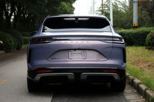 Precio de Fábrica Denza N7 702km Versión Premium Láser 5 Puertas 5 Plazas AWD 200-250kW 90-110kWh SUV Mediano Eléctrico Puro - Product Image 6