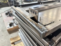 Service de fabrication de tôles en acier au carbone, acier inoxydable, aluminium, découpe laser, pliage, soudage, peinture en poudre OEM