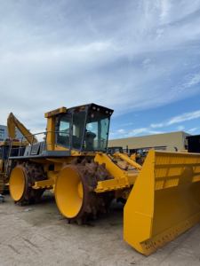 Compacteur de déchets Shantui SR28MR d'occasion, 28 tonnes, haute stabilité, pour l'élimination des déchets solides - Product Image 2