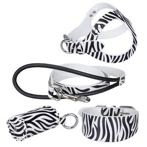 El nuevo juego de correa de pecho de perro de PU ajustable con patrón de cebra y cuerda de tracción viene con una bolsa para caca de perro - Product Image 1