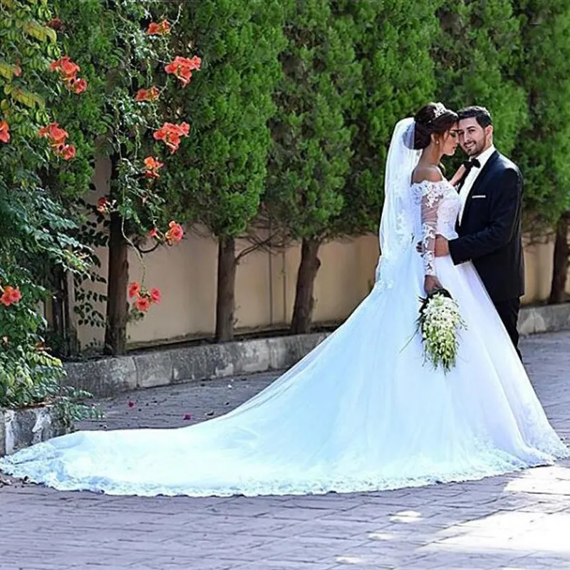 Vintage White Tulle Lace A-Line Bridal Gown Wedding Dresses with Long Tail