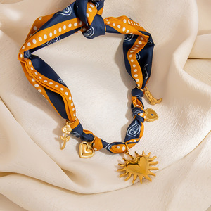 Collar con colgante de corazón de acero inoxidable estilo europeo americano, joyería de tela con lazo anudado para mujer, a la moda. - Product Image 3