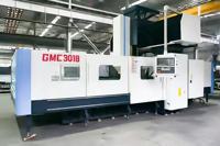 Haute précision GMC3018 CNC portique fraiseuse moule en aluminium Vertical automatique grand centre d'usinage BT40/50 cône de broche