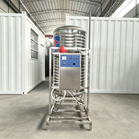 Machine automatique de remplissage et de scellage de sacs d'eau purifiée avec système de traitement d'eau par osmose inverse et réservoir d'eau pour la production d'eau potable