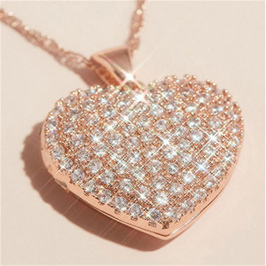 Ciondolo a Cuore in Oro Rosa con Cristalli e Strass, Micro Incastonatura, Regalo Romantico per Donne - Product Image 2