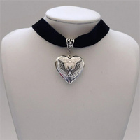 Collier avec pendentif en forme de cœur ouvert, boîte photo, bijoux rétro punk, collier avec pendentif en forme de chauve-souris