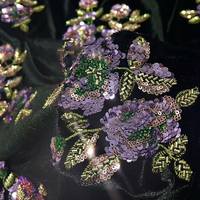 Tissu de broderie de velours perlé floral exquis violet pour robes manteaux robes exportation qualité tenues glamour en gros