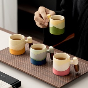Set Regalo di Tazze in Ceramica con Manici in Legno, Stile Cinese Moderno, per Ospitalità e Migliori Amici - Product Image 2