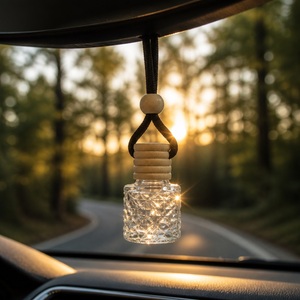 Diffuseur de parfum pour voiture 8 ml <span class=keywords><strong>en</strong></span> <span class=keywords><strong>verre</strong></span> facetté rechargeable avec bouchon <span class=keywords><strong>en</strong></span> bois, diffuseur suspendu pour huiles essentielles, idéal pour véhicules et usines - Product Image 3