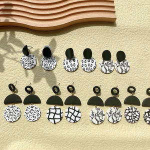 أقراط متدلية مربعة مستديرة عتيقة متعددة الأنماط ، أقراط أنيقة سوداء وبيضاء مرقطة من البوليمر ، قرط سيراميك ناعم للنساء - Product Image 2