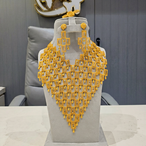 Parure de bijoux ethniques géométriques en laiton plaqué or 24 carats avec diamants pour femme – Collier et bracelet – Cadeau de mariage – Pièce de mode tendance - Product Image 1