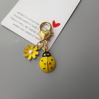Porte-clés en métal motif insecte floral mignon, pendentif coloré en émail coccinelle et marguerite, fermoir mousqueton cœur, breloque pour téléphone, clés et sac