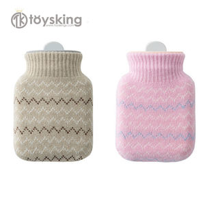 Housse <span class=keywords><strong>pour</strong></span> <span class=keywords><strong>Bouillotte</strong></span> d'Eau Chaude d'Hiver - Housse en Peluche Douce avec Poche <span class=keywords><strong>pour</strong></span> les Mains, Couverture <span class=keywords><strong>pour</strong></span> Coussin Chauffant <span class=keywords><strong>Électrique</strong></span> <span class=keywords><strong>pour</strong></span> Canapé, <span class=keywords><strong>Lit</strong></span>, Bureau, Personnalisable - Product Image 3